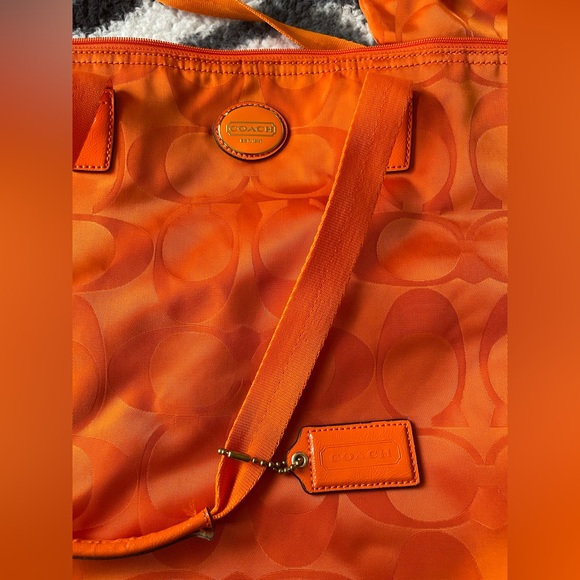 Orange Coach-like design duffel bag with removable inside zipper pouch. - Picture 4 of 7